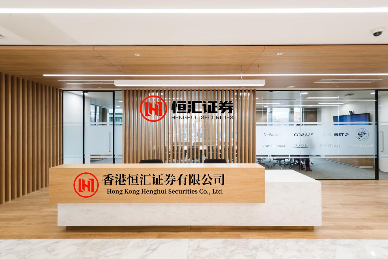 巨富配资 首届中学生人形机器人足球赛决出首站冠军 AI自主决策成亮点